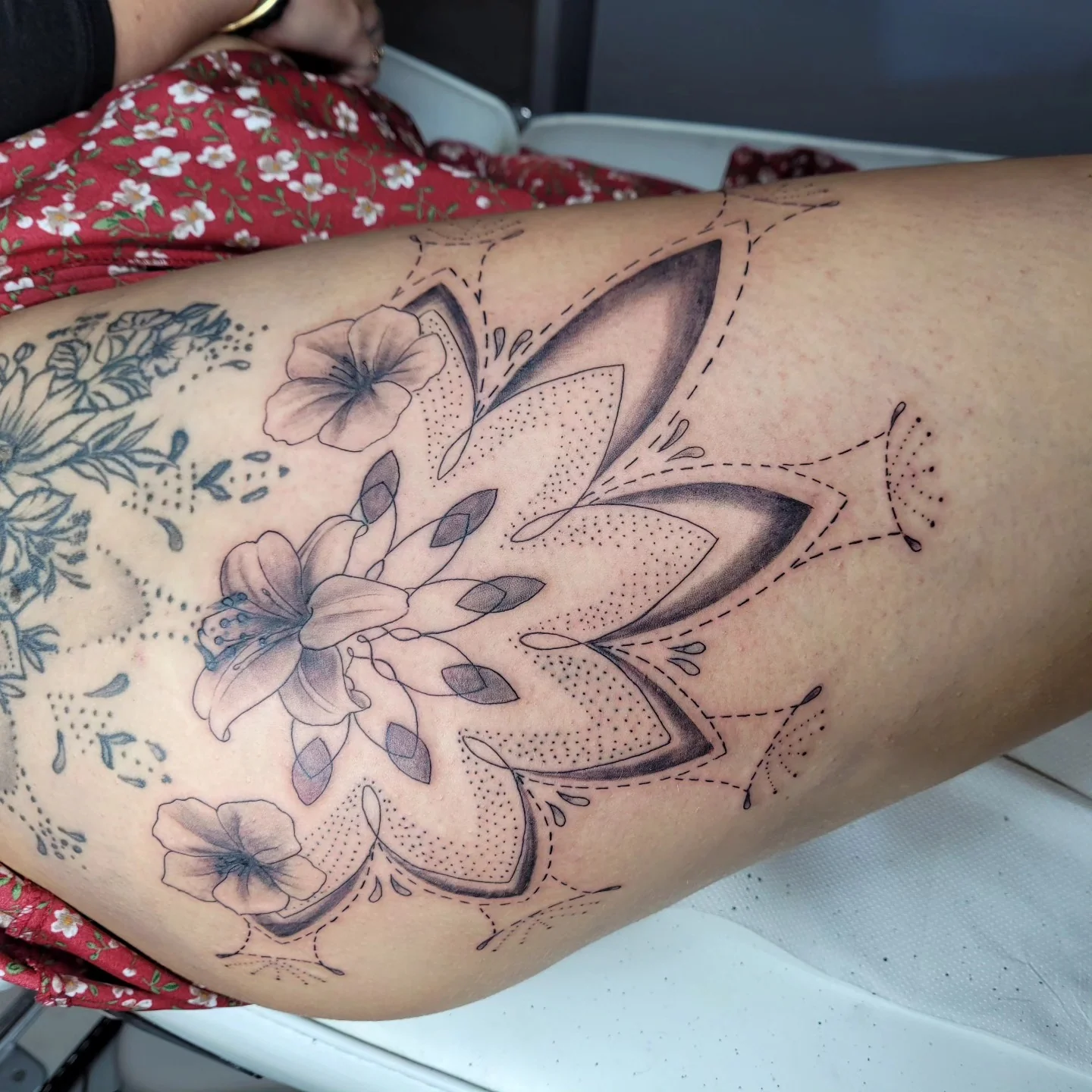 Fine line / petit tatouage - JMJ Tattoo